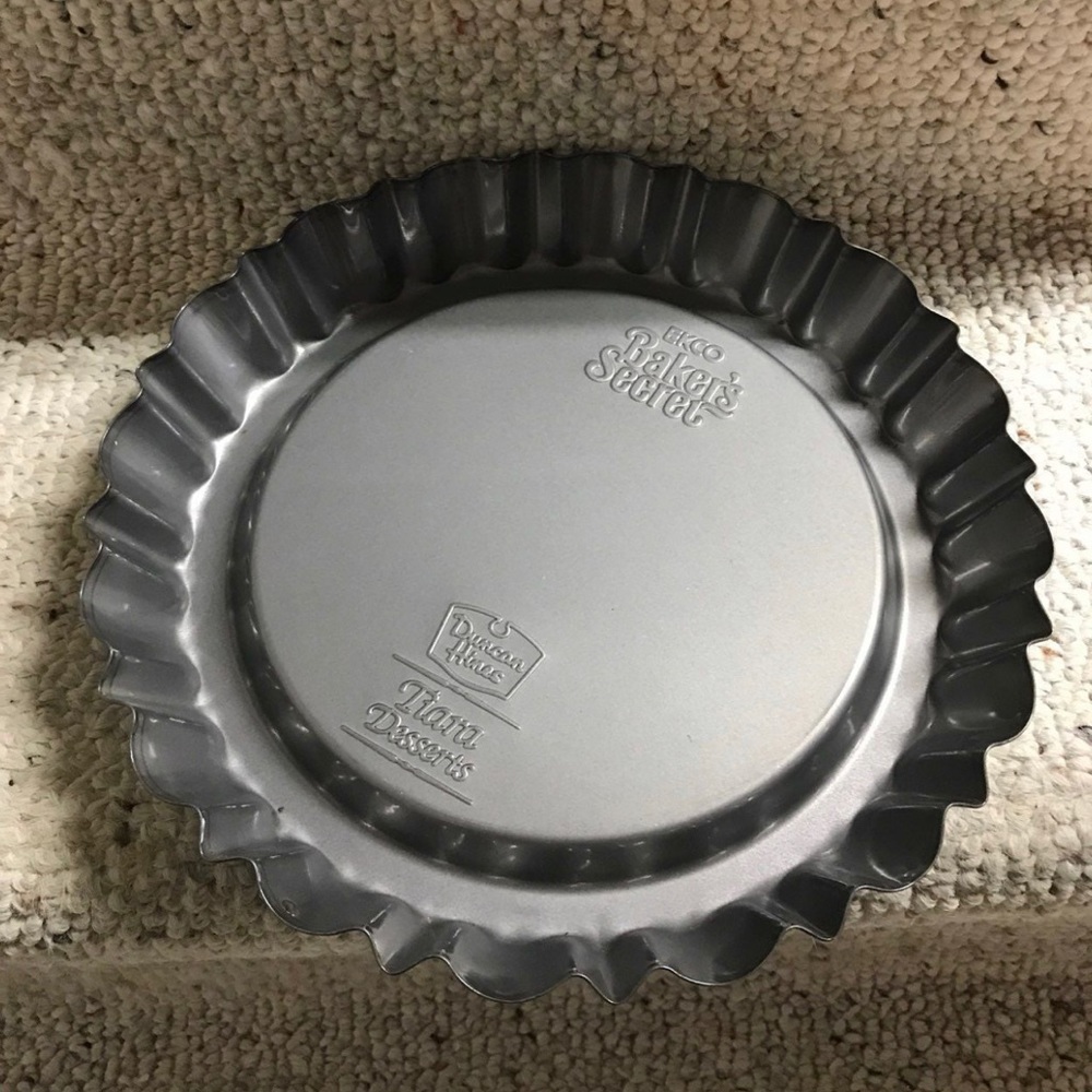 Flan Pan to bake cookies,pies, cakes, tarts, molding ice, jello or Custards